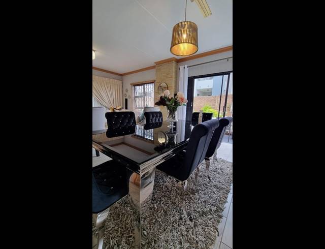 3 BEDROOM HOUSE FOR SALE IN THATCHFIELD